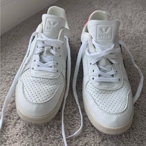 Veja V10 sneakers